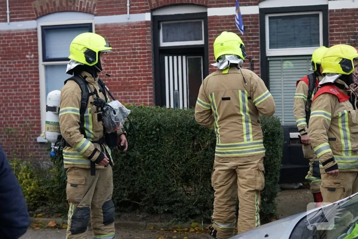 Brandweer doet onderzoek naar brandlucht