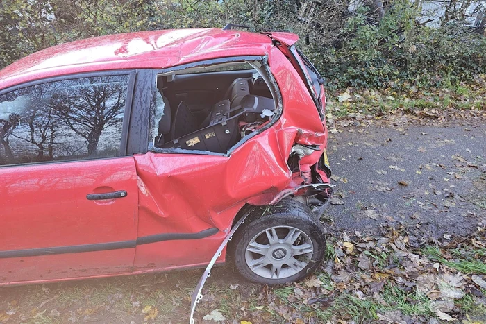 Veel schade bij aanrijding tussen twee voertuigen