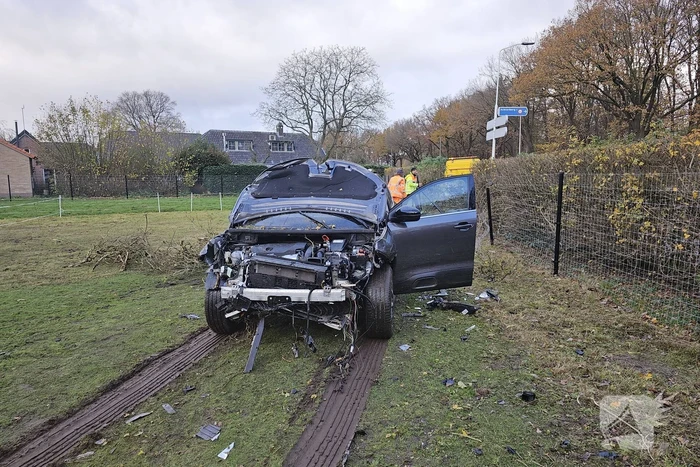 Veel schade bij aanrijding tussen twee voertuigen