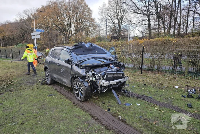 Veel schade bij aanrijding tussen twee voertuigen