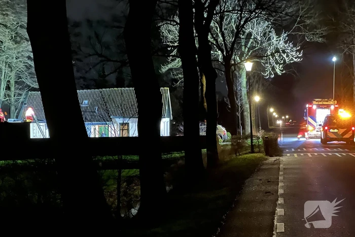 Zonnepanelen dreigen van aanbouw te waaien