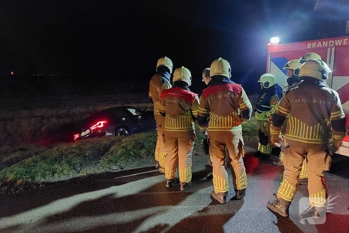 Automobilist belandt in sloot