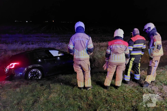 Automobilist belandt in sloot