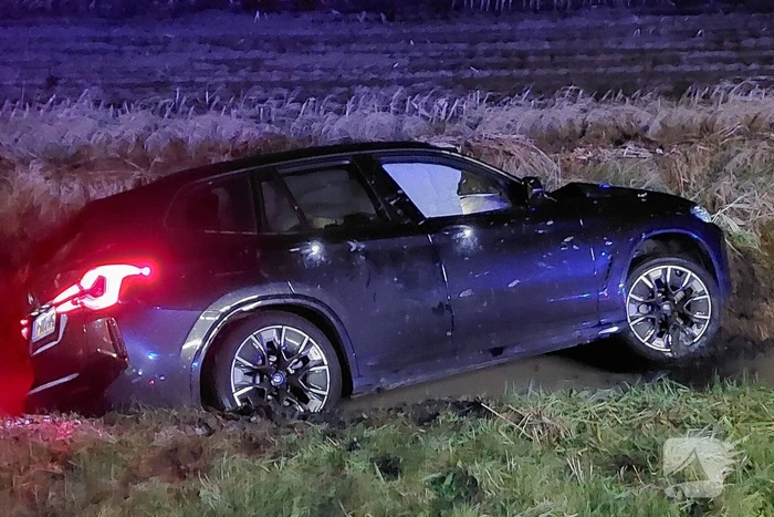 Automobilist belandt in sloot