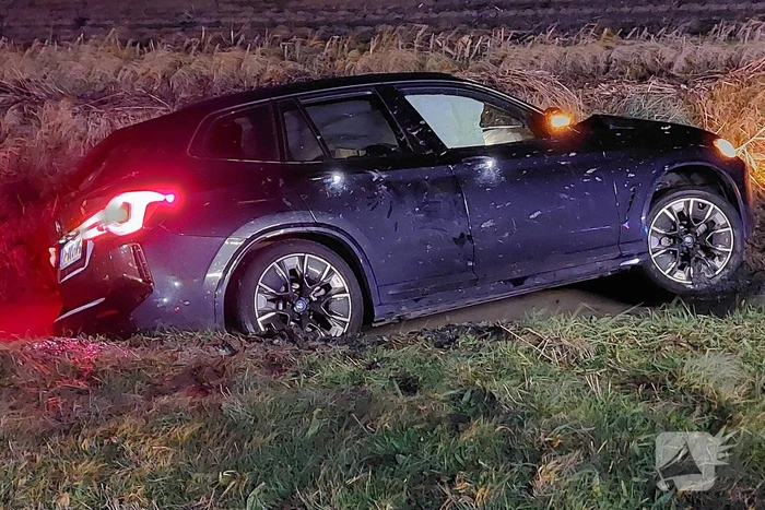 Automobilist belandt in sloot