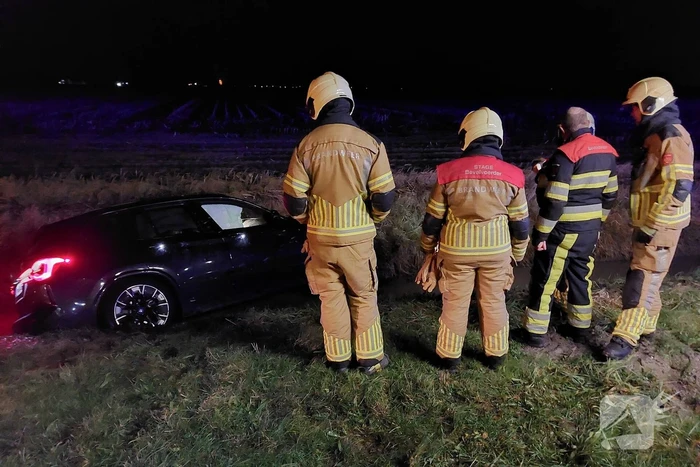 Automobilist belandt in sloot
