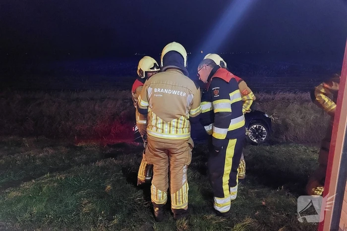 Automobilist belandt in sloot