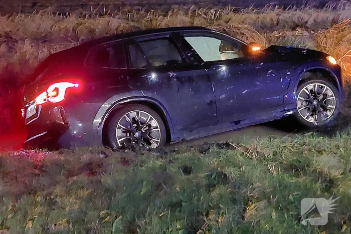 Automobilist belandt in sloot