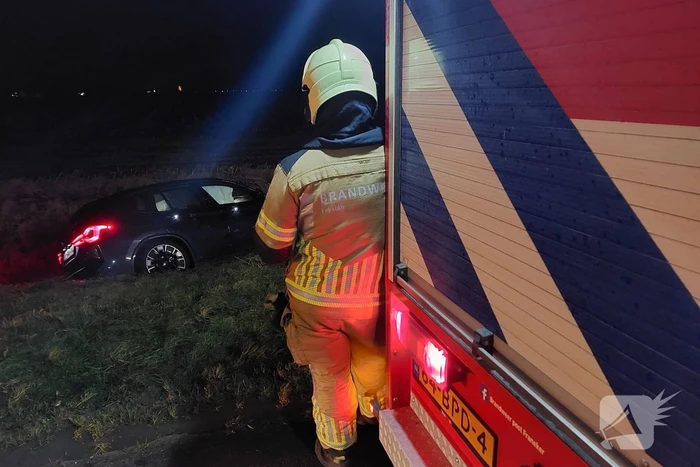 Automobilist belandt in sloot