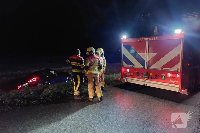 Automobilist belandt in sloot
