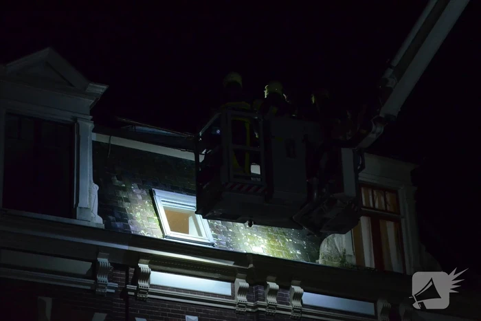 Brandweer ingezet voor stormschade bij twee woningen
