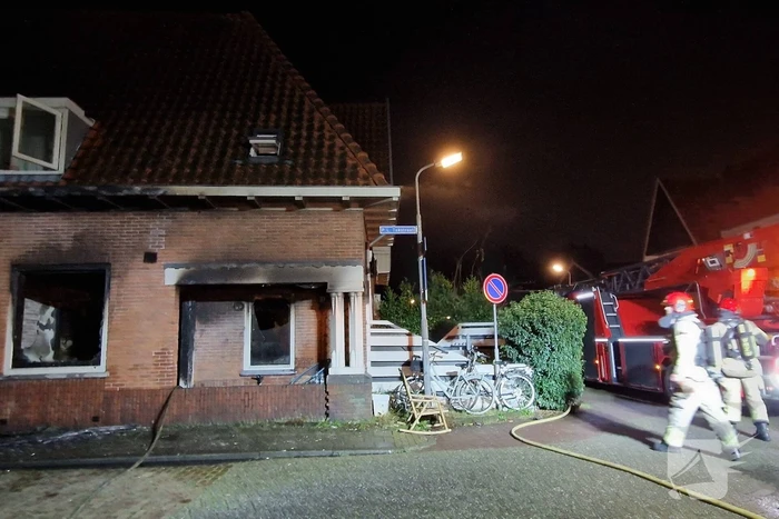Flinke schade na hevige woningbrand