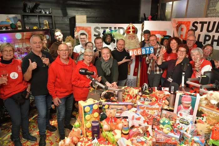 Sintvoorieder1 inzamelactie van Studio Alphen groot succes