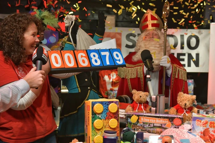Sintvoorieder1 inzamelactie van Studio Alphen groot succes