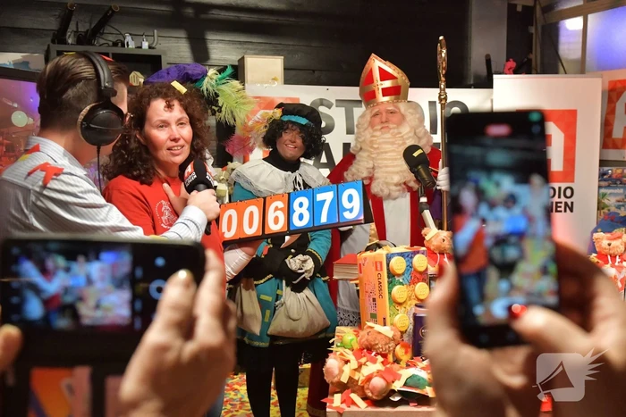 Sintvoorieder1 inzamelactie van Studio Alphen groot succes