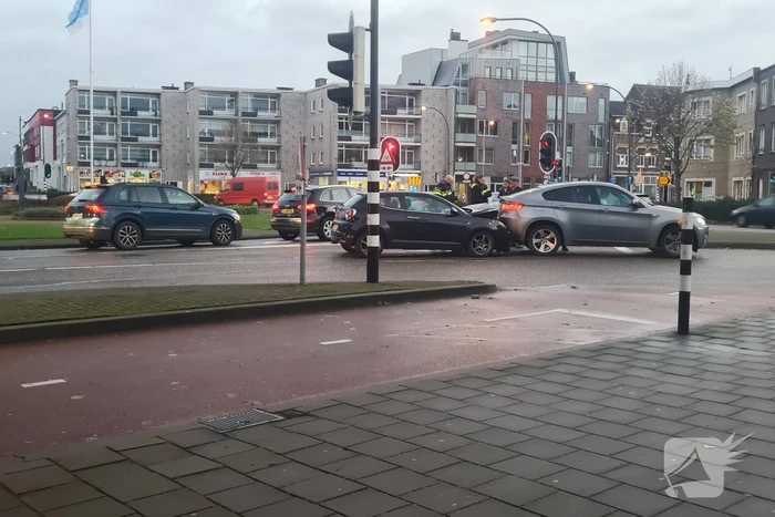 Schade bij flinke kop-staartbotsing