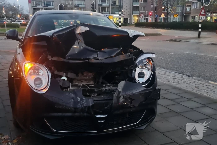 Schade bij flinke kop-staartbotsing