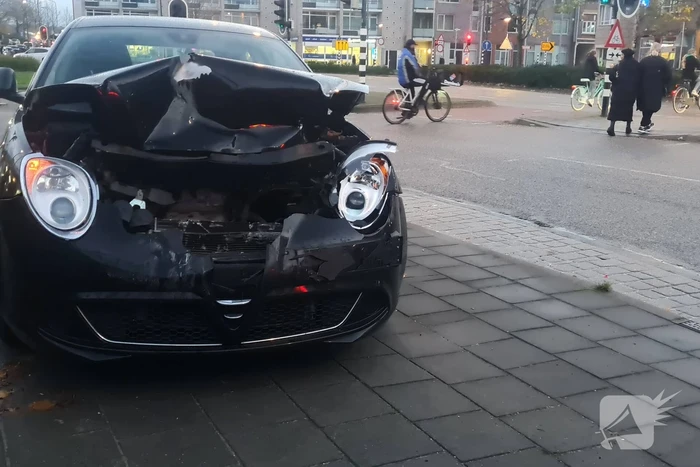 Schade bij flinke kop-staartbotsing