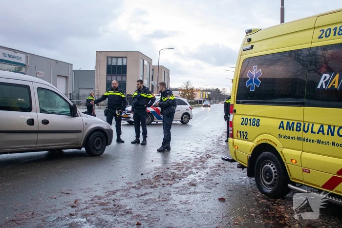 Fietser gewond bij aanrijding met bestelbus
