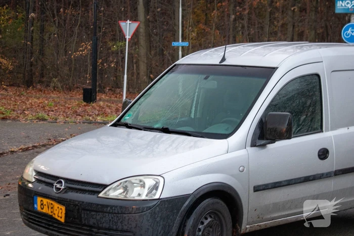 Fietser gewond bij aanrijding met bestelbus