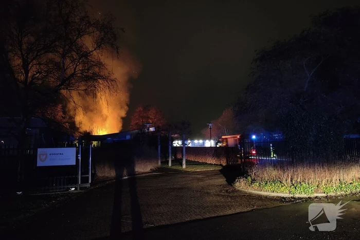 Boot volledig verwoest door uitslaande brand