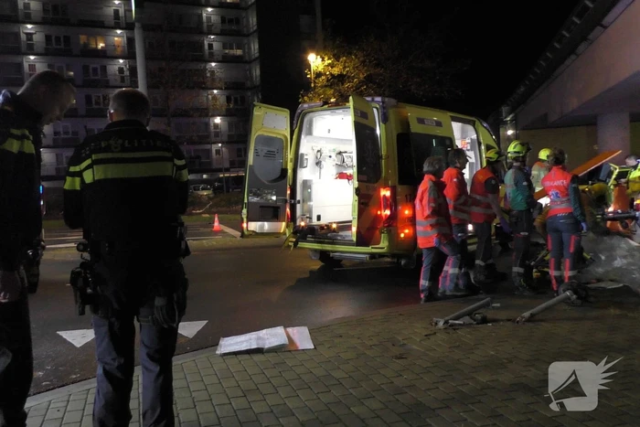 Twee gewonden bij ernstig ongeval recht voor brandweerkazerne