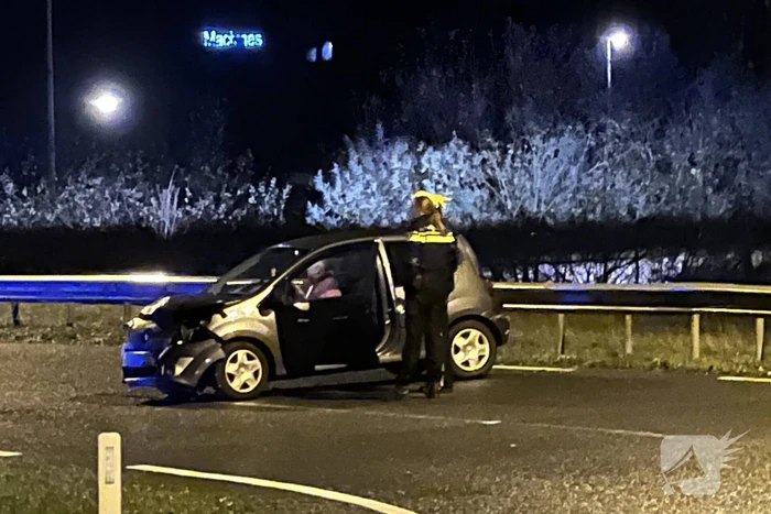 Automobilist raakt van de weg