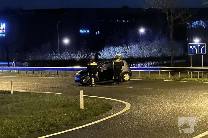 Automobilist raakt van de weg