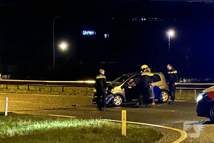 Automobilist raakt van de weg