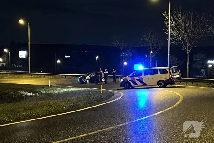 Automobilist raakt van de weg