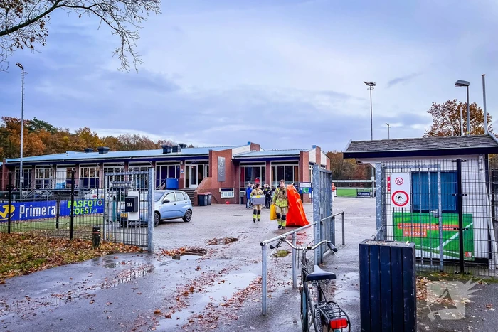 Traumahelikopter landt op voetbalveld