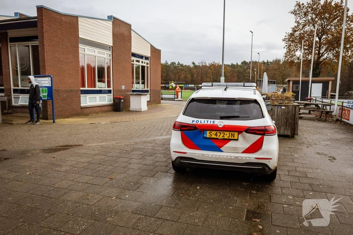 Traumahelikopter landt op voetbalveld