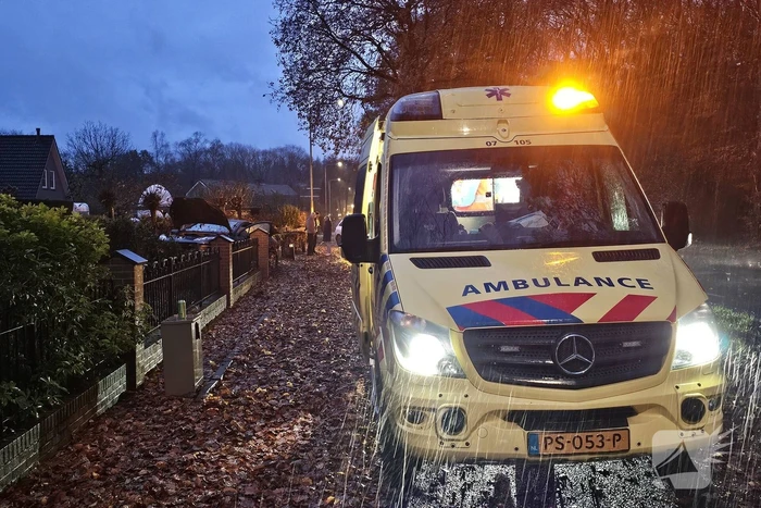 Automobilist verliest macht over stuur en belandt in tuin