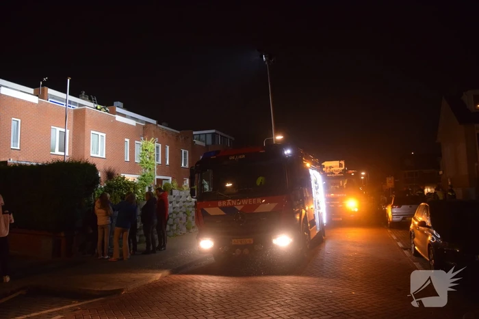 Brandweer controleert schoorsteen op brand