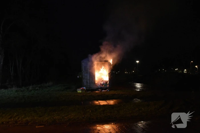 Flinke brand in grote container