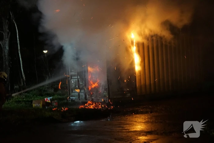 Flinke brand in grote container