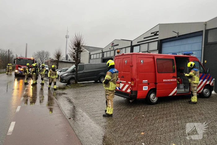 Meerdere accu's vatten vlam in bedrijfspand