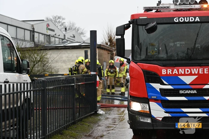 Meerdere accu's vatten vlam in bedrijfspand