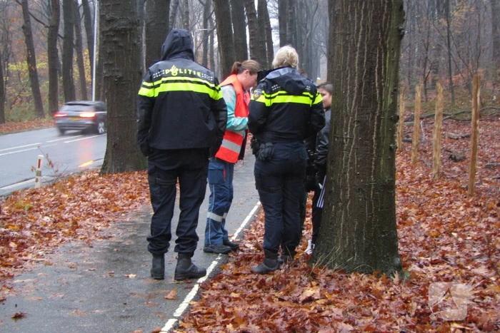 Twee fietsers onderuit op fietspad