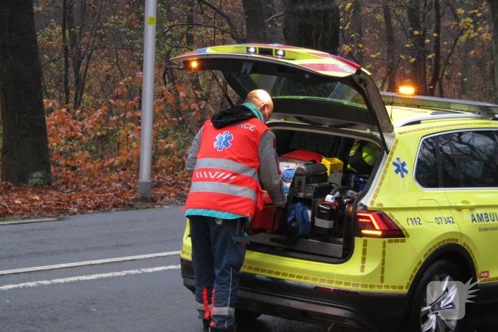 Twee fietsers onderuit op fietspad