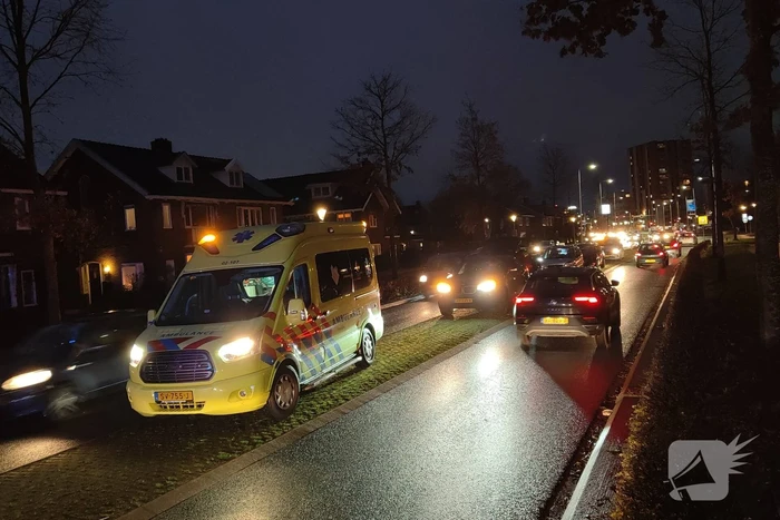 Schade bij kop-staartbotsing drie voertuigen