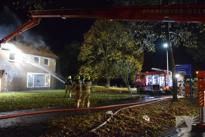 Grote uitslaande brand in leegstaande woning