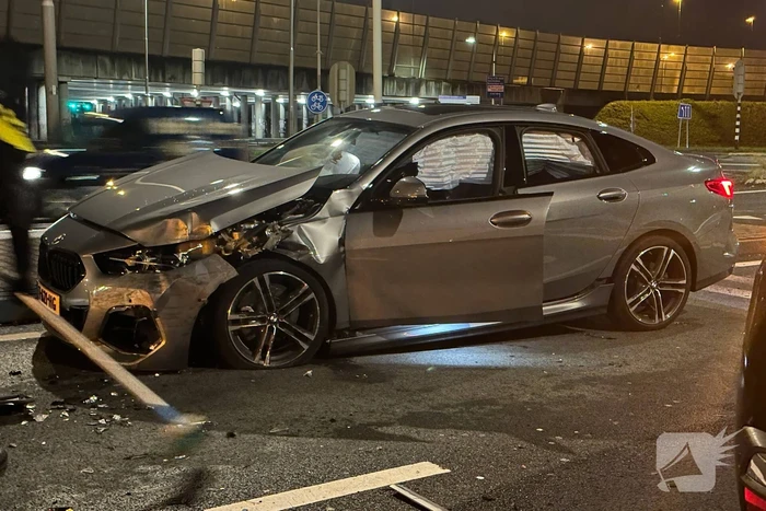 Ravage na frontale botsing tussen auto's