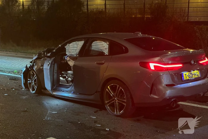 Ravage na frontale botsing tussen auto's