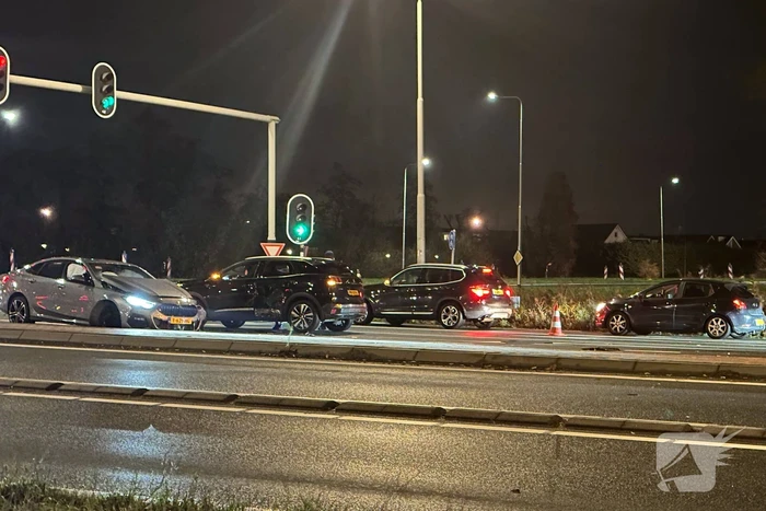 Ravage na frontale botsing tussen auto's