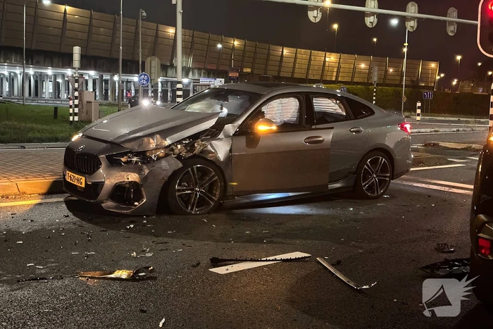 Ravage na frontale botsing tussen auto's