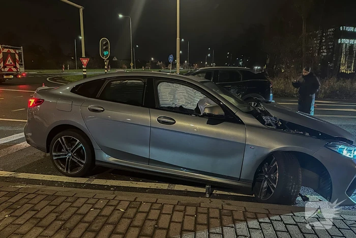 Ravage na frontale botsing tussen auto's