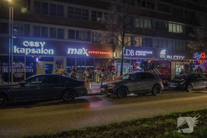 Deur en gevel zwartgeblakerd na explosie