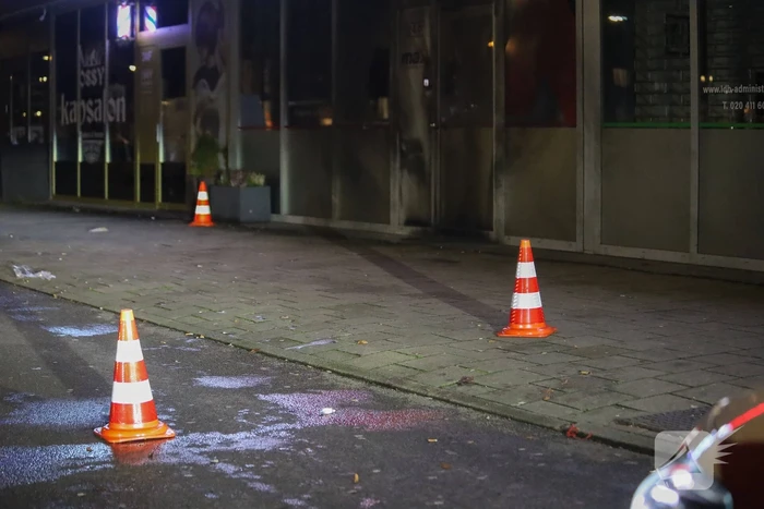 Deur en gevel zwartgeblakerd na explosie