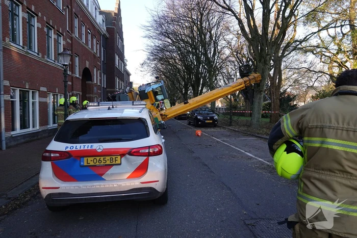 Verreiker valt om een persoon zwaargewond